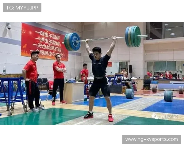 中国举重青年队在科研支持下优化训练周期取得成果